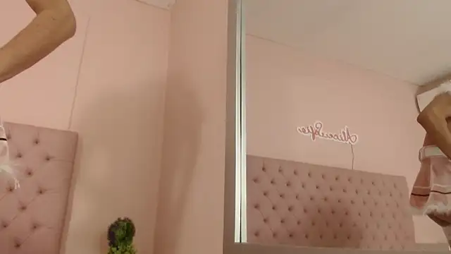 alice sofia online show from 10-22-25, 01:32