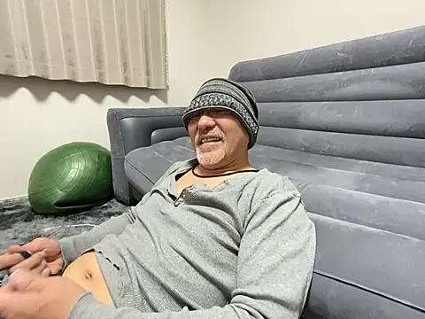 Snapshot of Grandpa29hijii chatting on 03-18-25, 01:01 Grandpa29hijii online show from 03-18-25, 01:01