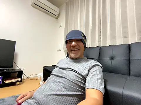 Snapshot of Grandpa29hijii chatting on 10-21-25, 01:10 Grandpa29hijii online show from 10-21-25, 01:10