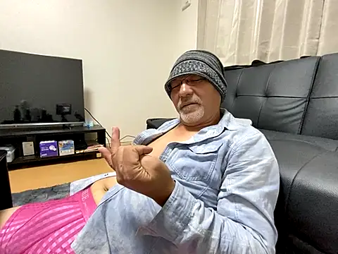 Snapshot of Grandpa29hijii chatting on 10-29-25, 01:43 Grandpa29hijii online show from 10-29-25, 01:43