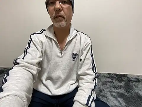 Snapshot of Grandpa29hijii chatting on 02-11-25, 12:36 Grandpa29hijii online show from 02-11-25, 12:36