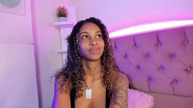 Snapshot of Triipsy chatting on 03-18-25, 07:12 Triipsy online show from 03-18-25, 07:12