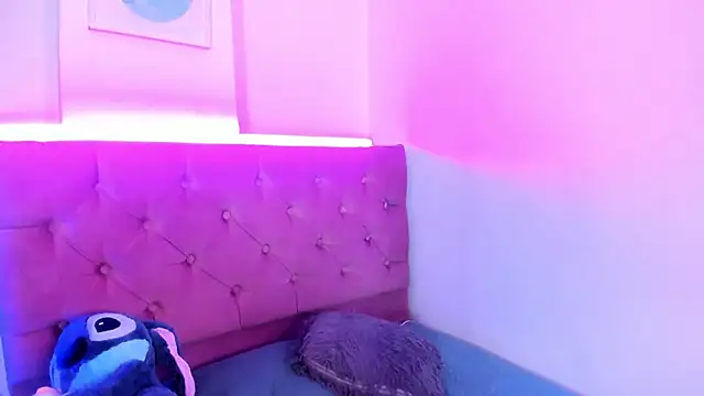 Snapshot of Triipsy chatting on 02-12-25, 11:41 Triipsy online show from 02-12-25, 11:41