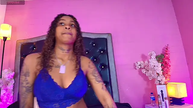 Snapshot of Triipsy chatting on 09-16-25, 07:15 Triipsy online show from 09-16-25, 07:15