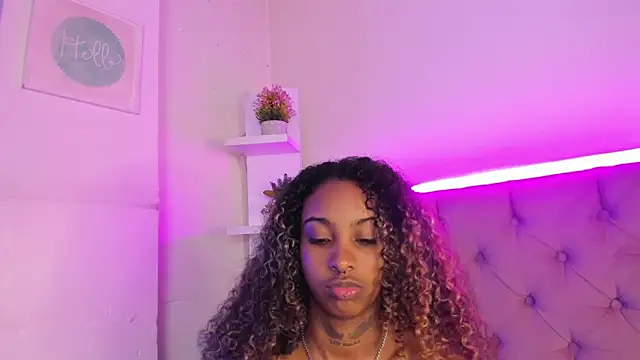 Snapshot of Triipsy chatting on 03-12-25, 01:25 Triipsy online show from 03-12-25, 01:25