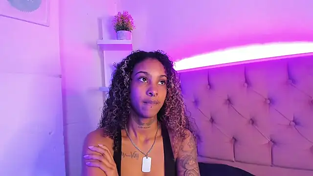 Snapshot of Triipsy chatting on 03-06-25, 10:36 Triipsy online show from 03-06-25, 10:36