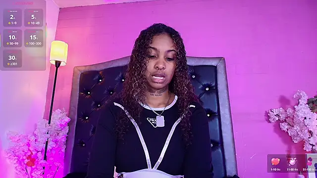 Snapshot of Triipsy chatting on 09-17-25, 07:16 Triipsy online show from 09-17-25, 07:16