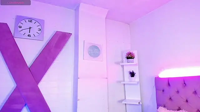 Snapshot of Triipsy chatting on 02-21-25, 10:59 Triipsy online show from 02-21-25, 10:59