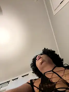 Snapshot of camiliaskye chatting on 10-09-25, 02:56 camiliaskye online show from 10-09-25, 02:56