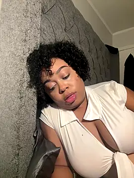 Snapshot of camiliaskye chatting on 09-23-25, 02:40 camiliaskye online show from 09-23-25, 02:40