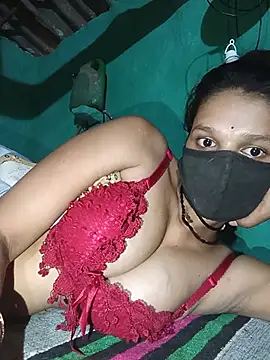 Snapshot of Hoty_girl_143 chatting on 05-18-26, 02:33 Hoty girl 143 online show from 05-18-26, 02:33