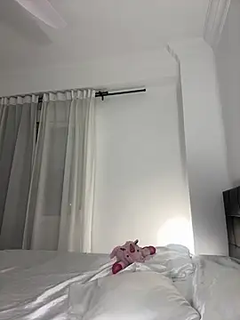 IamCrystal2 online show from 04-05-26, 02:18