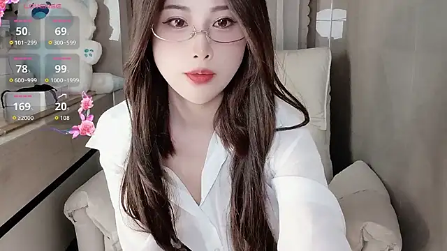 Snapshot of Blossom-666 chatting on 09-18-25, 02:53 Blossom-666 online show from 09-18-25, 02:53