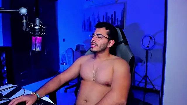 BrunoD31 online show from 11-18-25, 03:43