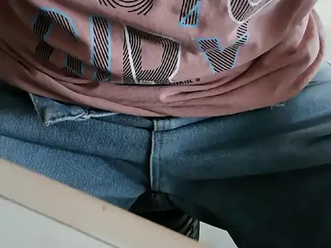 XiaoGuoGuo284512 online show from 10-29-25, 03:49