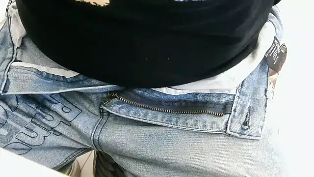 XiaoGuoGuo284512 online show from 11-28-25, 04:34