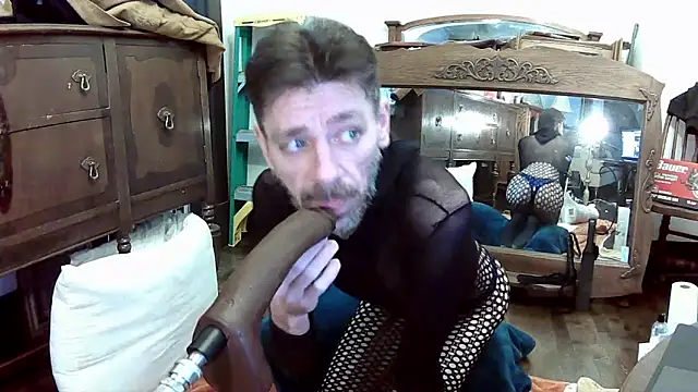 MaxJr8008 online show from 11-23-25, 07:07