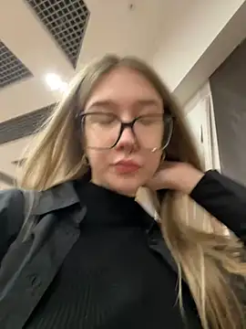 Snapshot of MollyOrgazm chatting on 06-04-26, 11:26 MollyOrgazm online show from 06-04-26, 11:26