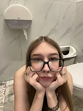 Snapshot of MollyOrgazm chatting on 05-28-26, 05:19 MollyOrgazm online show from 05-28-26, 05:19