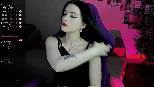 Snapshot of Molly_Crystall chatting on 01-15-25, 02:38 Molly Crystall online show from 01-15-25, 02:38