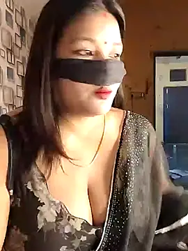 Snapshot of Radhikadavi879 chatting on 10-29-25, 03:33 Radhikadavi879 online show from 10-29-25, 03:33