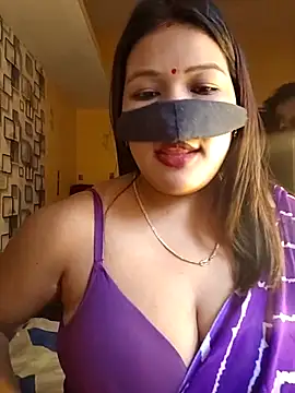 Snapshot of Radhikadavi879 chatting on 10-10-25, 05:08 Radhikadavi879 online show from 10-10-25, 05:08