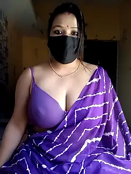 Snapshot of Radhikadavi879 chatting on 09-25-25, 07:03 Radhikadavi879 online show from 09-25-25, 07:03