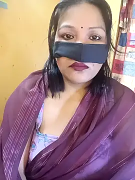 Snapshot of Radhikadavi879 chatting on 02-18-25, 04:37 Radhikadavi879 online show from 02-18-25, 04:37