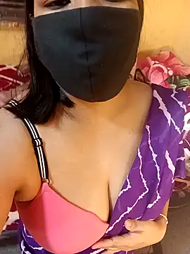 Snapshot of Radhikadavi879 chatting on 02-18-25, 01:11 Radhikadavi879 online show from 02-18-25, 01:11