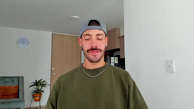 Guyinthemountain online show from 12-24-24, 03:05