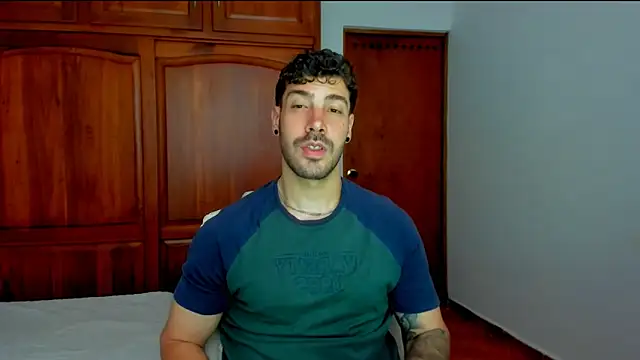 Guyinthemountain online show from 05-05-26, 01:25