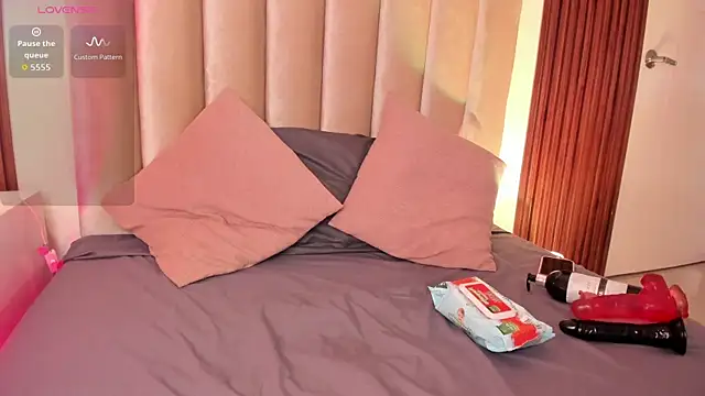 alisson sanders online show from 12-19-25, 01:24