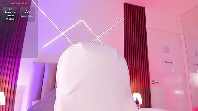 alisson sanders online show from 11-18-25, 01:03