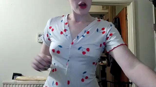 LexiSnowUK online show from 03-19-25, 05:50