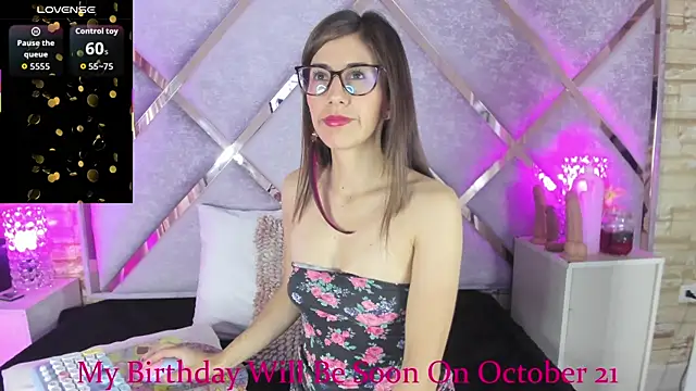  jade white  online show from 09-22-25, 01:06