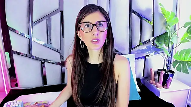  jade white  online show from 12-04-25, 04:39