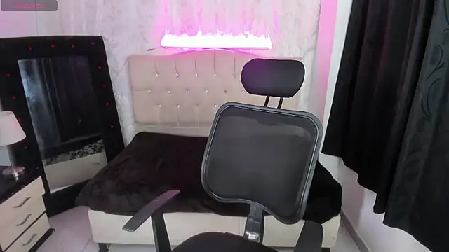 Strella ferrera online show from 10-05-25, 04:03