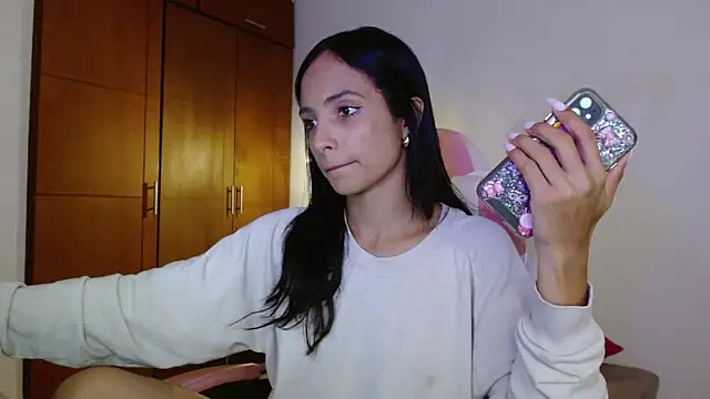 AnnitaSerna  online show from 11-06-25, 01:59