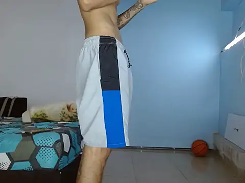 Snapshot of latino_hotxxx chatting on 05-11-26, 04:15 latino hotxxx online show from 05-11-26, 04:15
