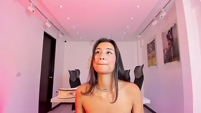 NairobiLee online show from 01-13-26, 01:59