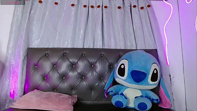 evie cloud online show from 05-26-26, 01:37