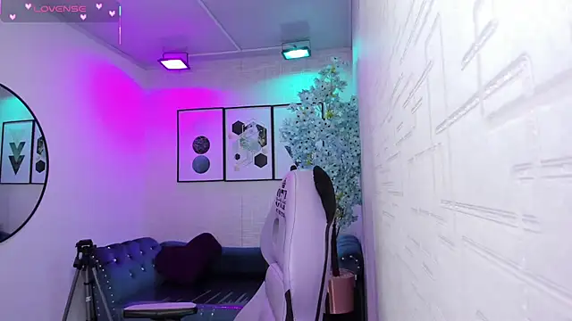 Tiara rr online show from 04-15-26, 03:23