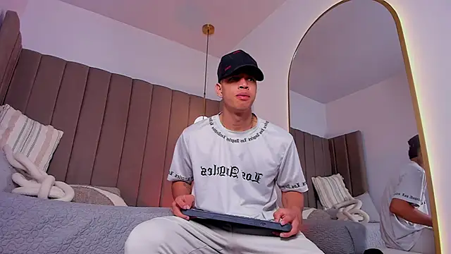 Benjamin More online show from 06-13-26, 03:04