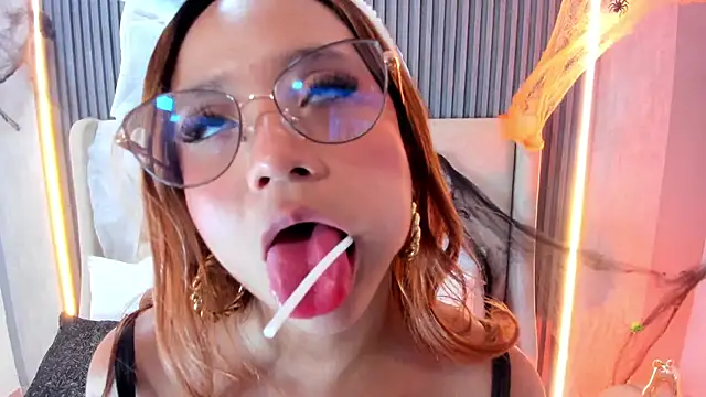 MelanieRoah online show from 10-27-25, 07:48