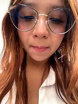 MelanieRoah online show from 10-21-25, 07:02