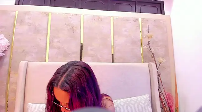 MelanieRoah online show from 03-22-25, 01:54