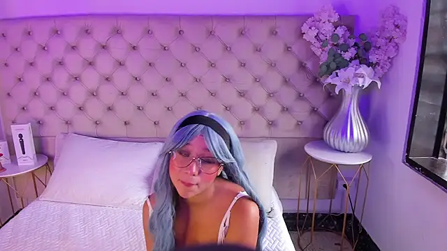 MelanieRoah online show from 09-16-25, 01:23