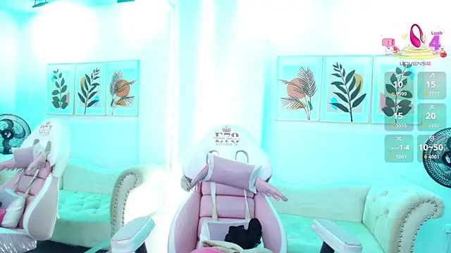 Ema louis  online show from 04-07-26, 07:48