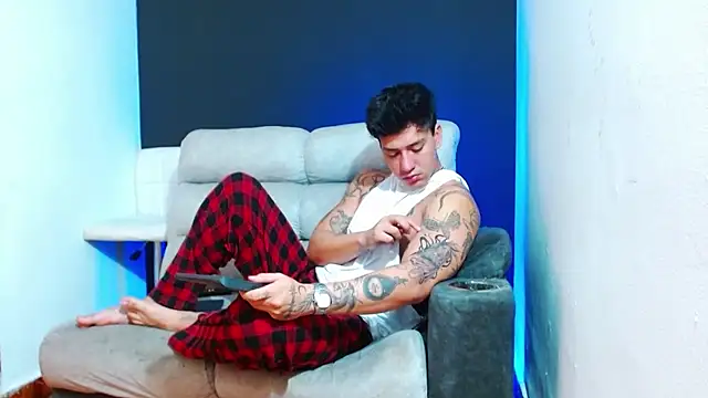 JUSTIN FULLER1 online show from 04-12-26, 06:33