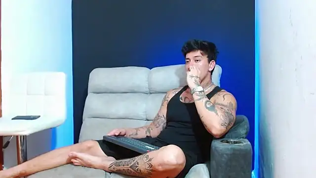 JUSTIN FULLER1 online show from 05-06-26, 12:47